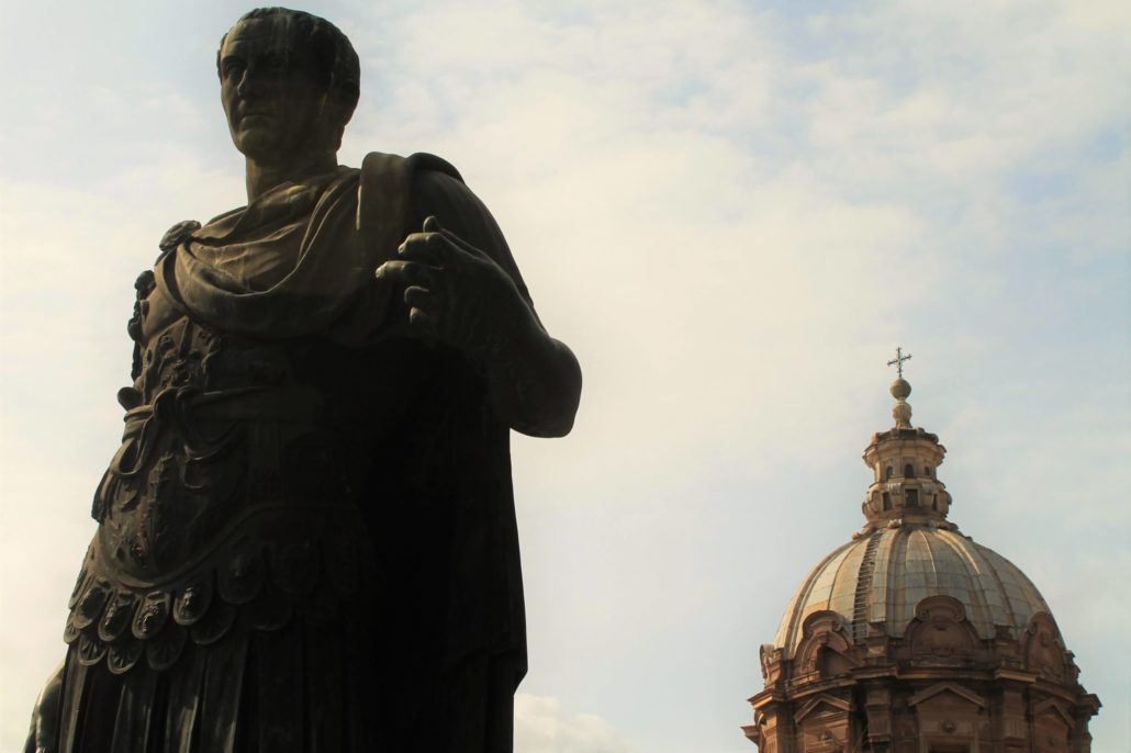 Curiosidades sobre o Império Romano - Estátua de Julio César